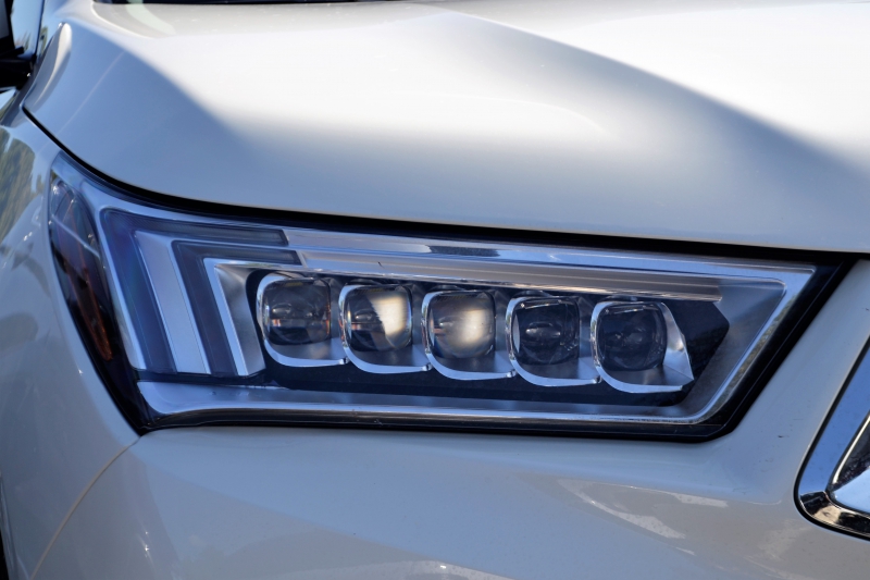 automobile-LA GARDE FREINET-min_acura-headlamp-2834131